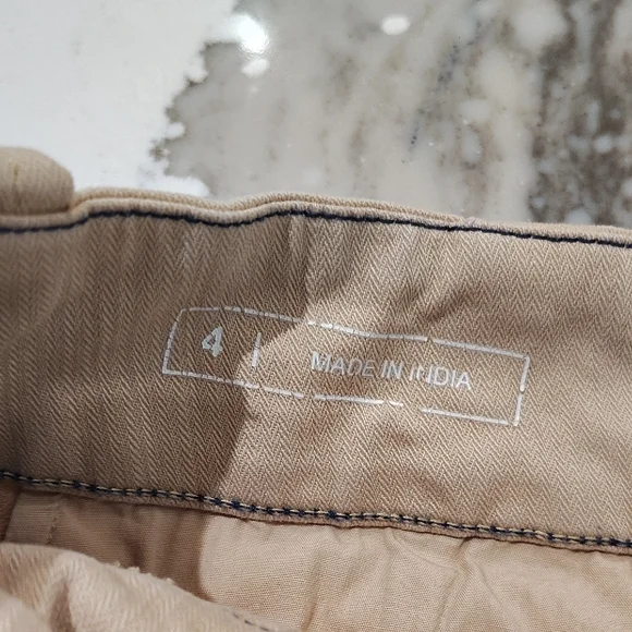 3 Pairs Vineyard Vines Women's Cargo Shorts - White, Light Gray, Tan Size 6/4 - Picture 3 of 15